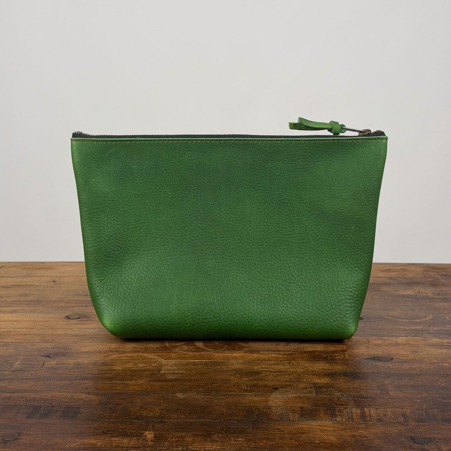 LEATHER ZIPPERED POUCH WITH GUSSET - EXTRA LARGE - GRASS GREEN - FRONT POCKET - D-RINGS - IN STOCK