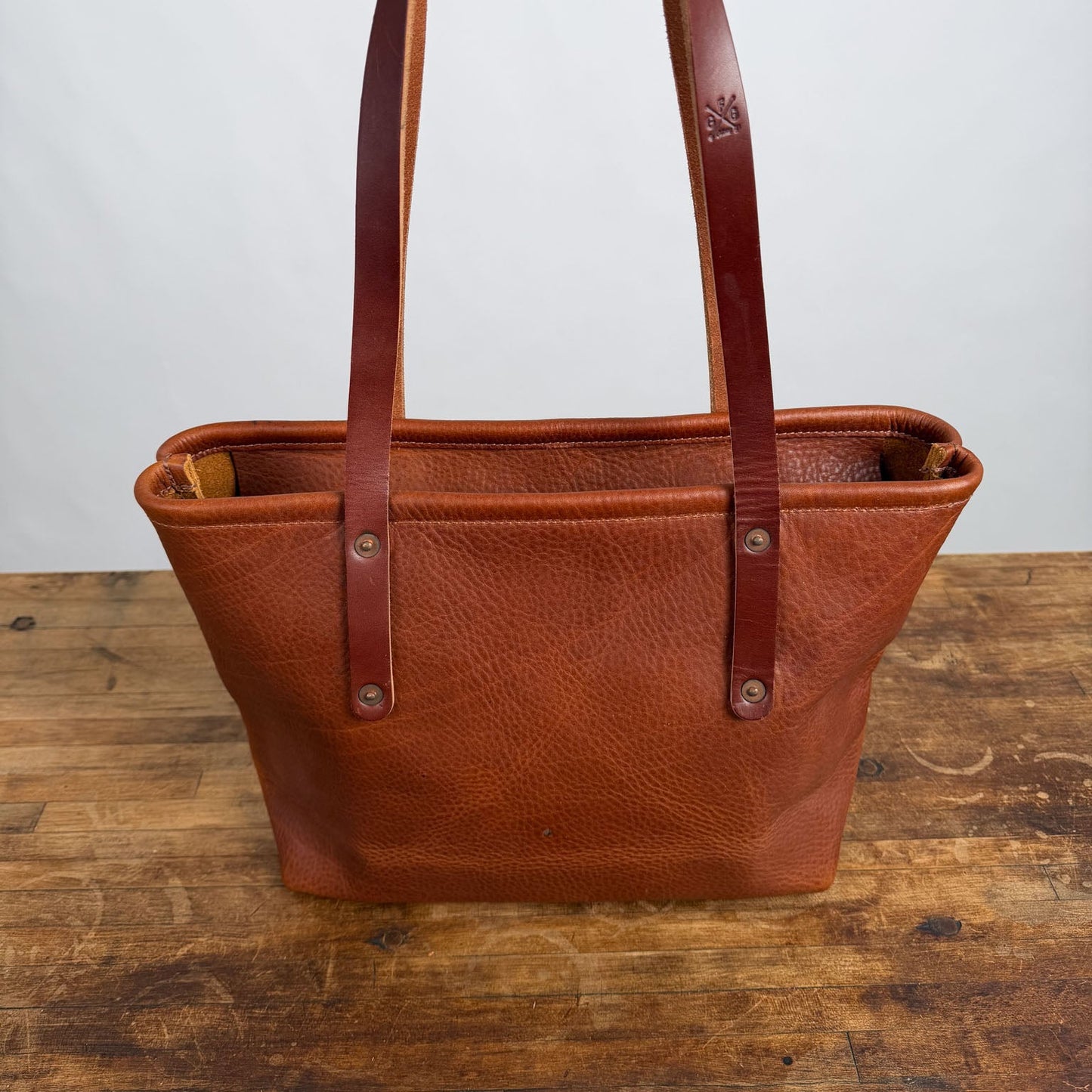 AVERY LEATHER TOTE BAG - MEDIUM - SADDLE - SMALL FRONT POCKET - ZIPPER - NEARLY PERFECT - IN STOCK