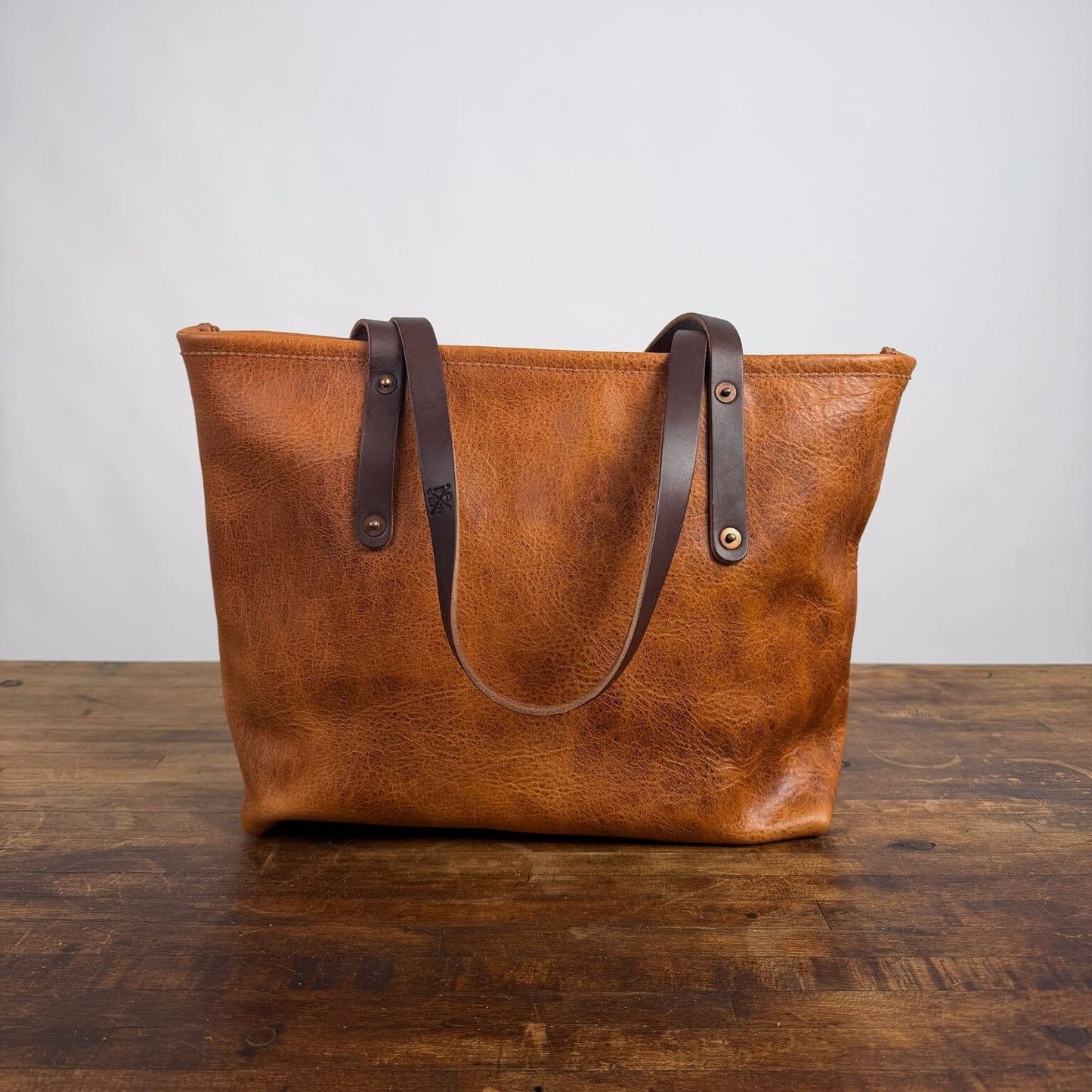 AVERY LEATHER TOTE BAG - MEDIUM - PEANUT BISON - ZIPPER - FRONT POCKET - NEARLY PERFECT - IN STOCK