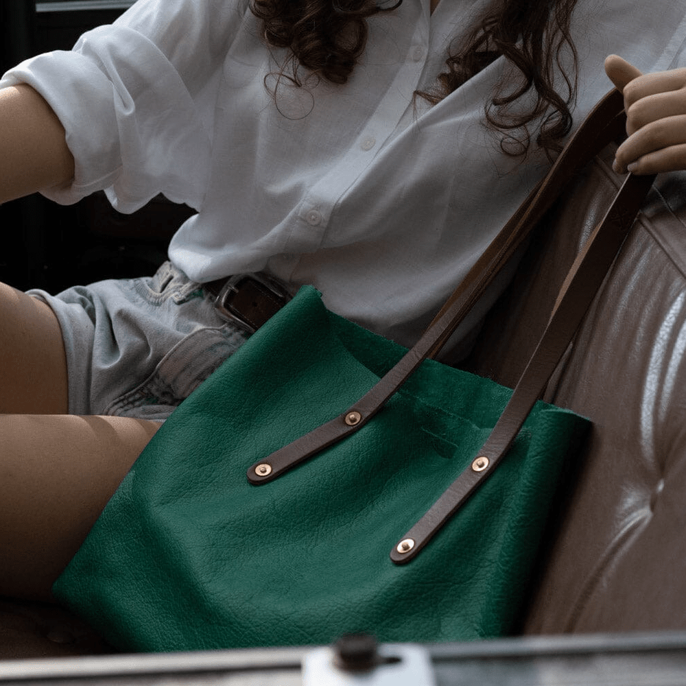 AVERY LEATHER TOTE BAG - MEDIUM - PINE GREEN BISON