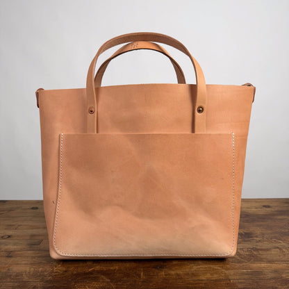 AVERY LEATHER TOTE BAG - MEDIUM - NATURAL VEG TAN - LARGE FRONT POCKET - D-RINGS - 5" HANDLES - 2 LOOSE POCKETS - NEARLY PERFECT - IN STOCK