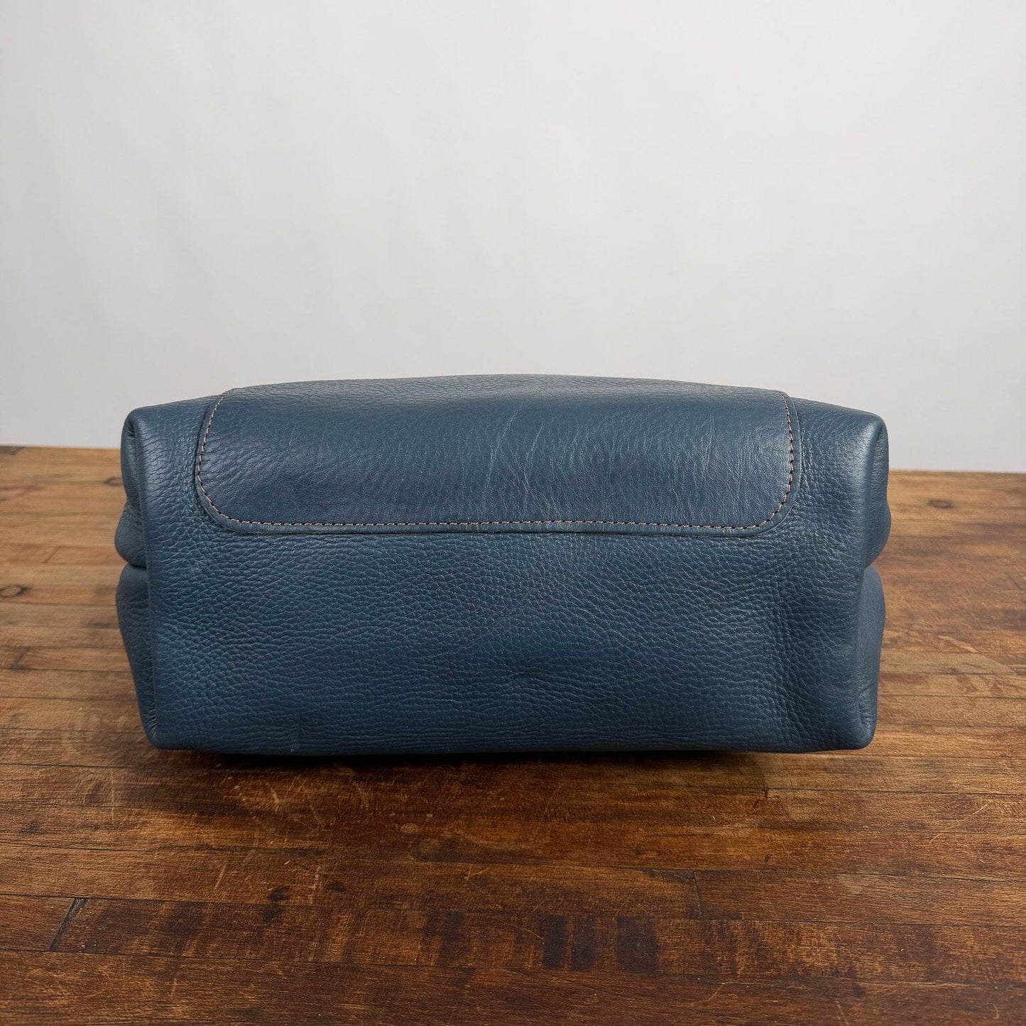 AVERY LEATHER TOTE BAG - MEDIUM - SMOKEY BLUE - LARGE FRONT POCKET - HEMMED POCKET - NEARLY PERFECT - IN STOCK