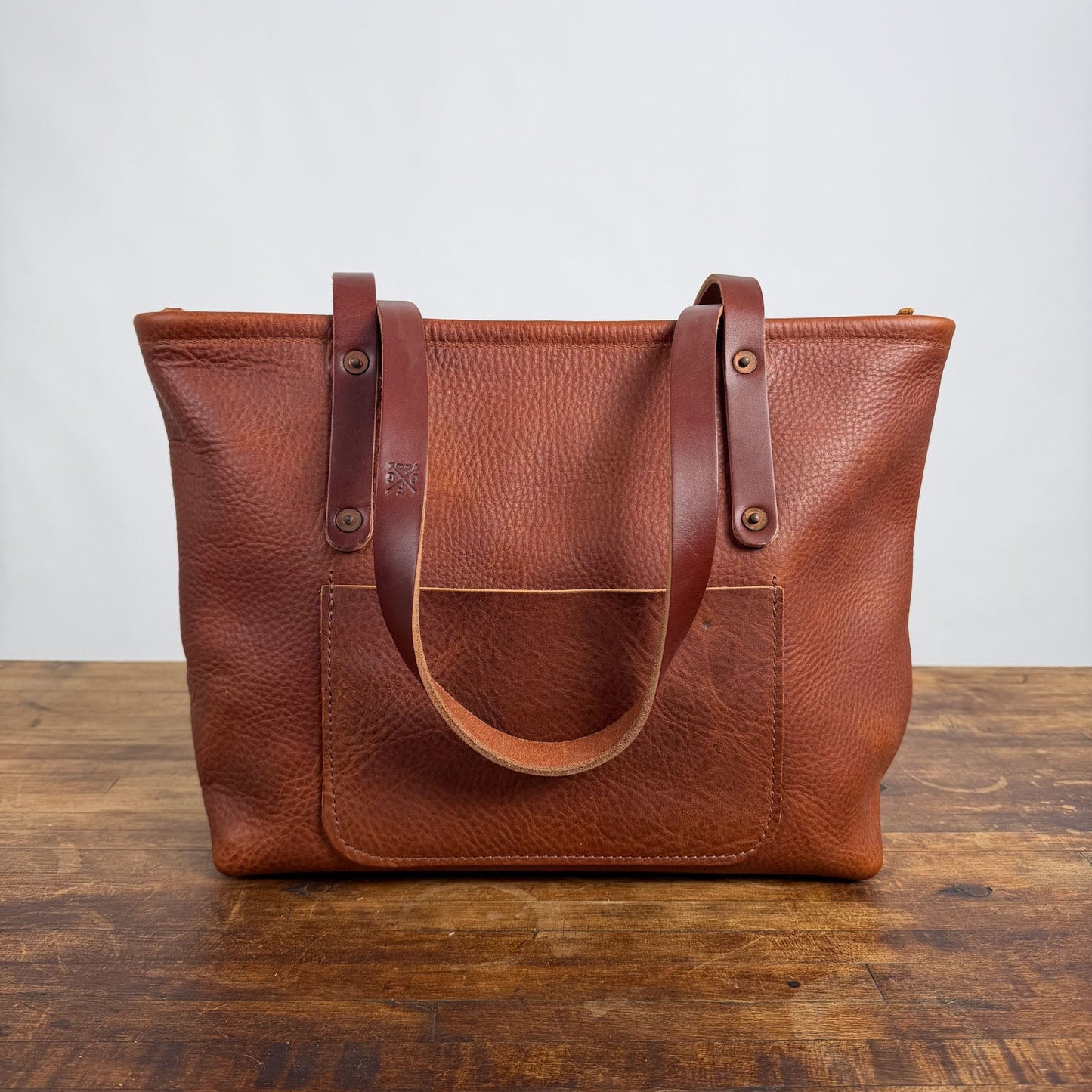 AVERY LEATHER TOTE BAG - MEDIUM  - SADDLE - SMALL FRONT POCKET - ZIPPER - NEARLY PERFECT - IN STOCK