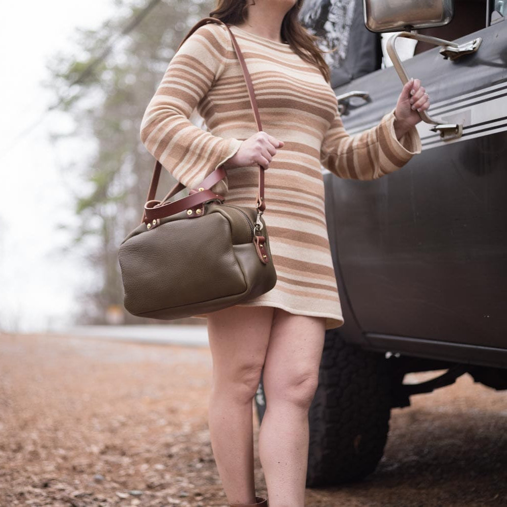 HOFFMAN LEATHER CROSSBODY BAG - OLIVE