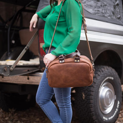 HOFFMAN LEATHER CROSSBODY BAG - SADDLE