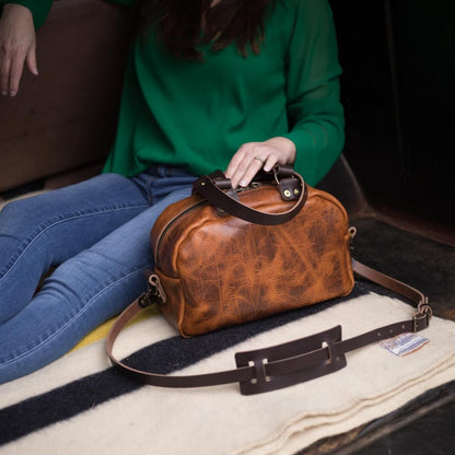 HOFFMAN LEATHER CROSSBODY BAG - PEANUT BISON