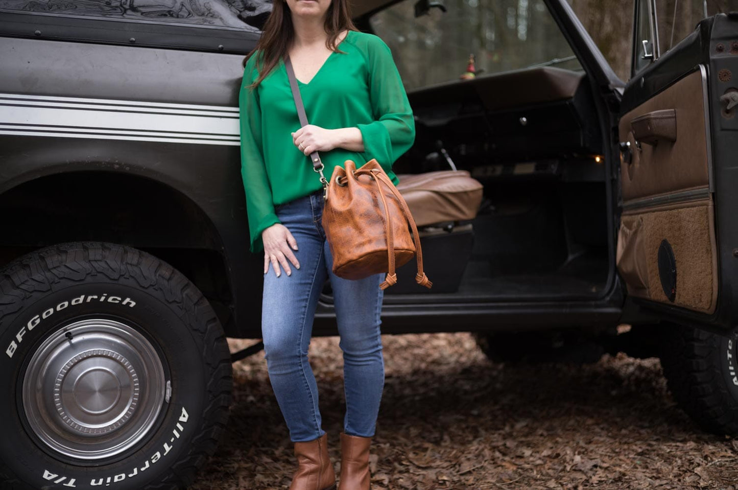 LEATHER BUCKET BAG - MEDIUM - JADE