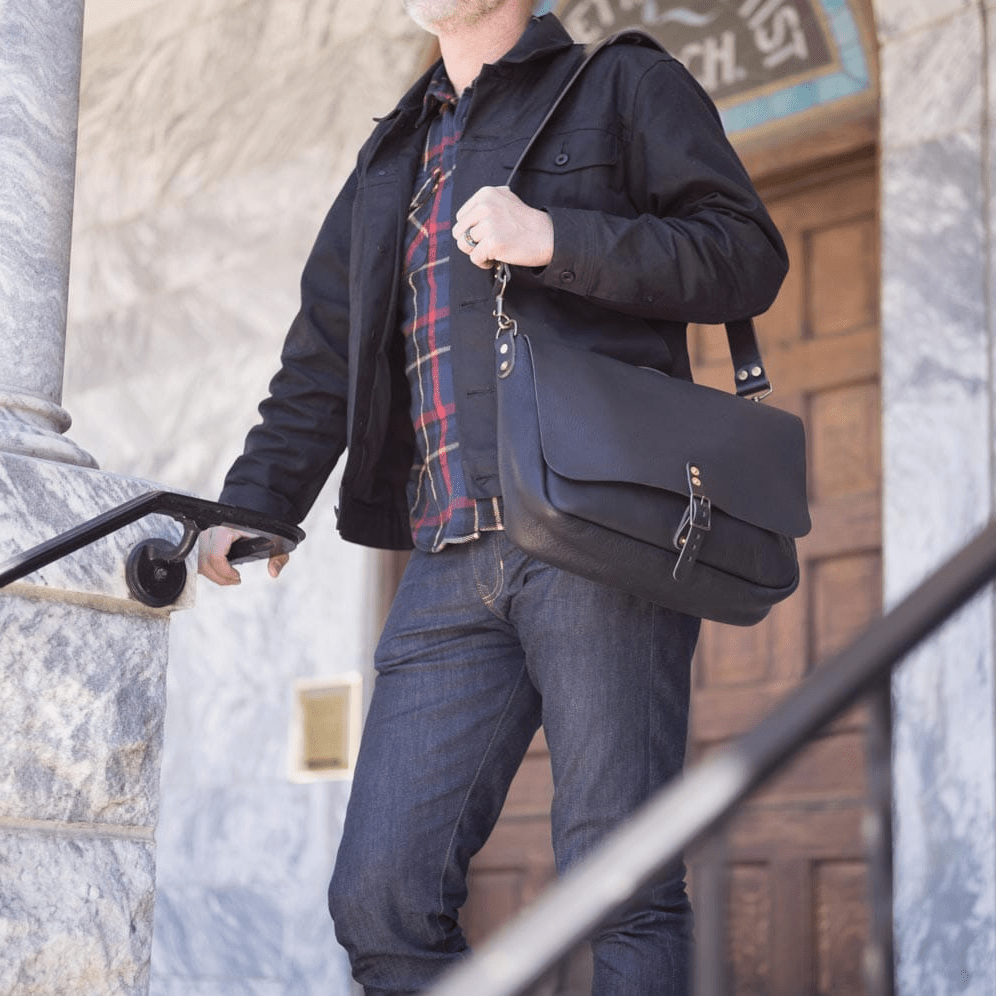STEPHEN LEATHER MESSENGER BAG - SMALL