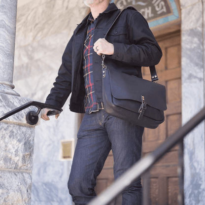 STEPHEN LEATHER MESSENGER BAG - SMALL