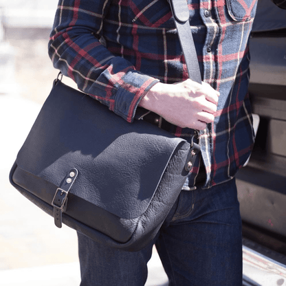 STEPHEN LEATHER MESSENGER BAG - SMALL