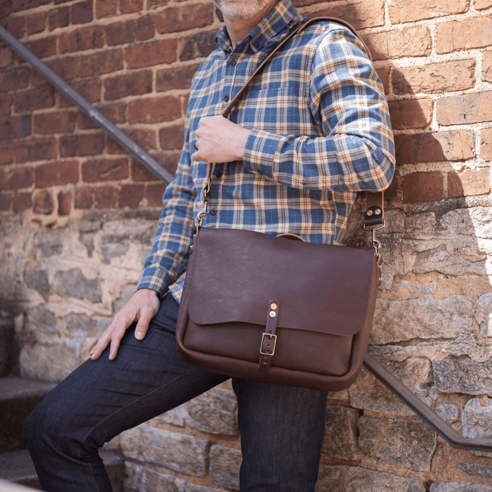 STEPHEN LEATHER MESSENGER BAG - SMALL