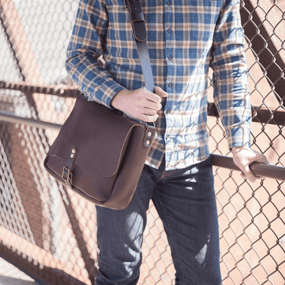 STEPHEN LEATHER MESSENGER BAG - SMALL