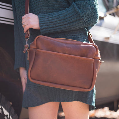 SARAH LEATHER CROSSBODY - MEDIUM - WHISKY BISON