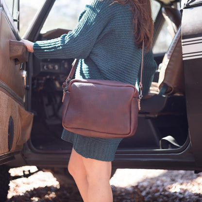 SARAH LEATHER CROSSBODY - LARGE - MOCHA