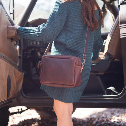 SARAH LEATHER CROSSBODY - MEDIUM - MOCHA