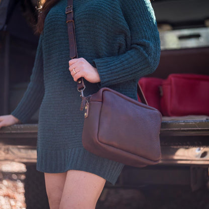 SARAH LEATHER CROSSBODY - MEDIUM - MOCHA