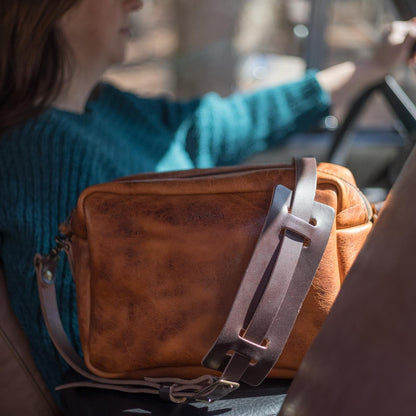 SARAH LEATHER CROSSBODY - MEDIUM - PEANUT BISON