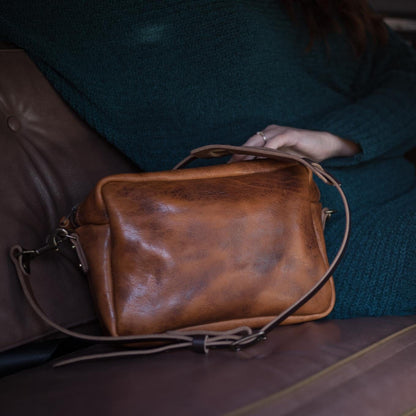 SARAH LEATHER CROSSBODY - MEDIUM - PEANUT BISON