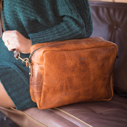 SARAH LEATHER CROSSBODY - LARGE - PEANUT BISON