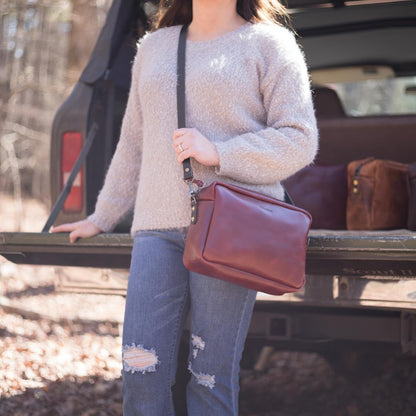 SARAH LEATHER CROSSBODY - MEDIUM - OXBLOOD
