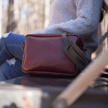 SARAH LEATHER CROSSBODY - MEDIUM - OXBLOOD