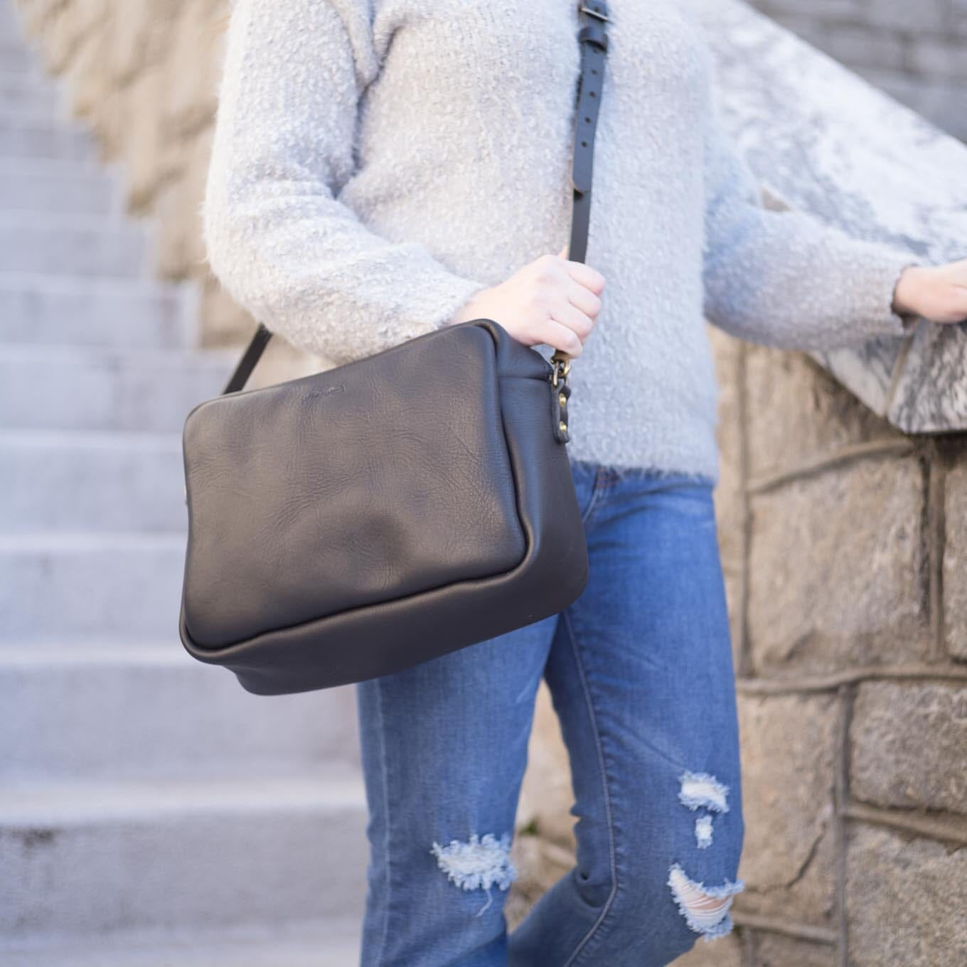 SARAH LEATHER CROSSBODY - LARGE - BLACK