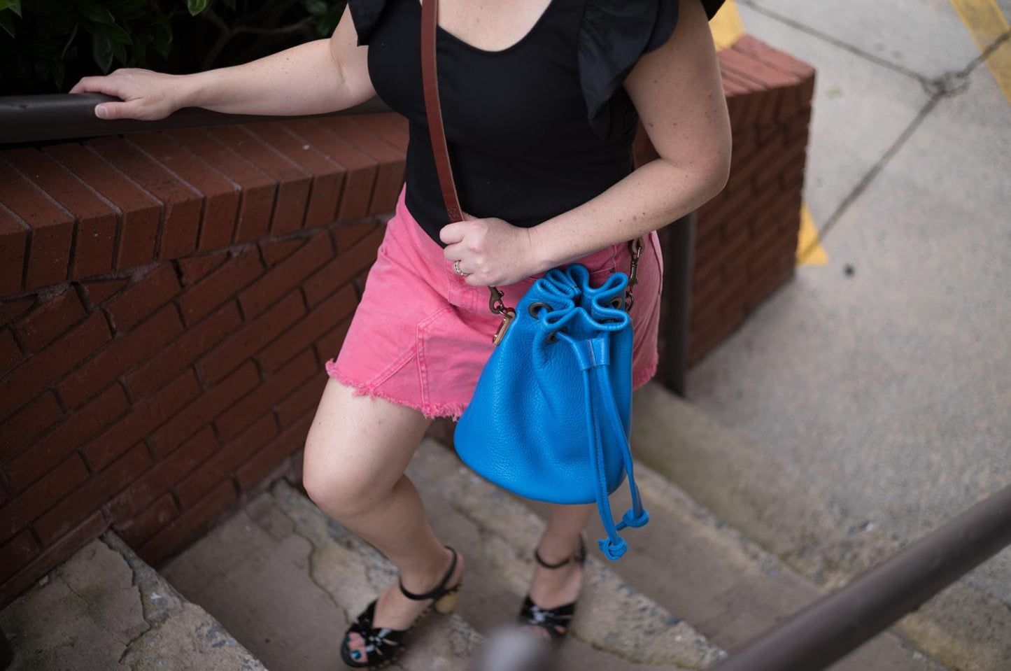 LEATHER BUCKET BAG - MEDIUM - OCEAN BLUE
