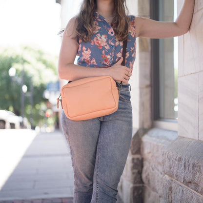 SARAH LEATHER CROSSBODY - PEACH FUZZ