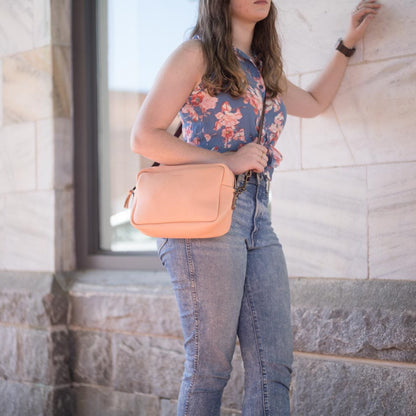 SARAH LEATHER CROSSBODY - PEACH FUZZ