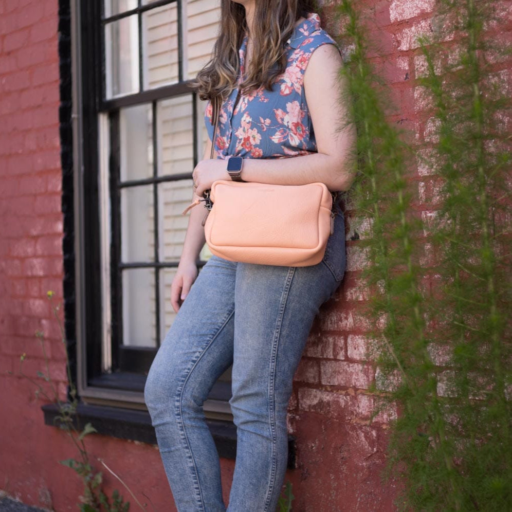 SARAH LEATHER CROSSBODY - PEACH FUZZ