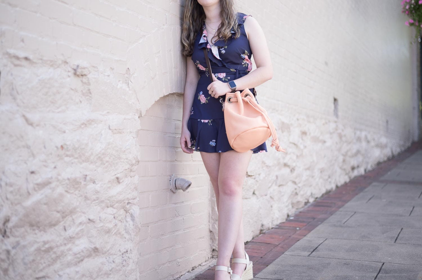 LEATHER BUCKET BAG - MEDIUM - PEACH FUZZ