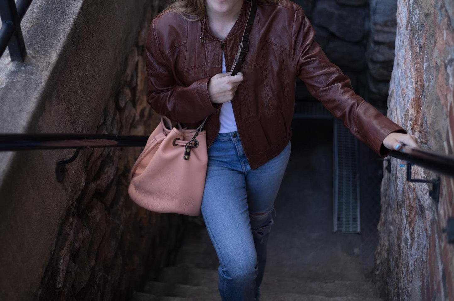 LEATHER BUCKET BAG - LARGE - PEACH FUZZ