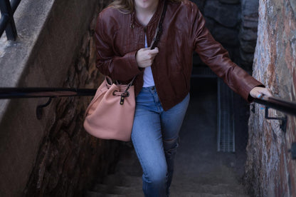 LEATHER BUCKET BAG - LARGE - PEACH FUZZ