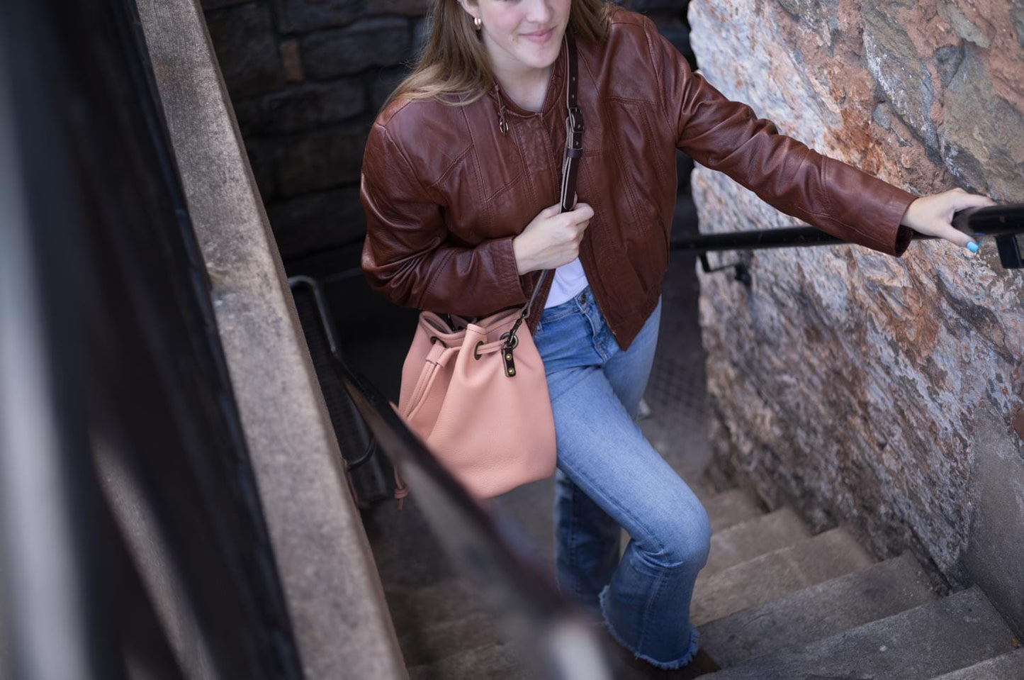LEATHER BUCKET BAG - LARGE - PEACH FUZZ
