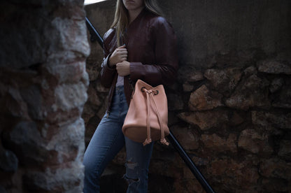 LEATHER BUCKET BAG - LARGE - PEACH FUZZ