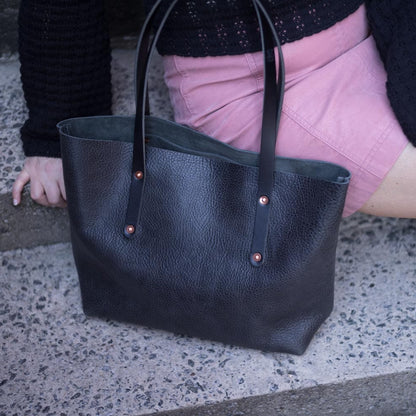 AVERY LEATHER TOTE BAG - MEDIUM - RAVEN