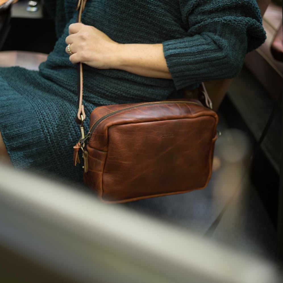 SARAH LEATHER CROSSBODY - WHISKY BISON