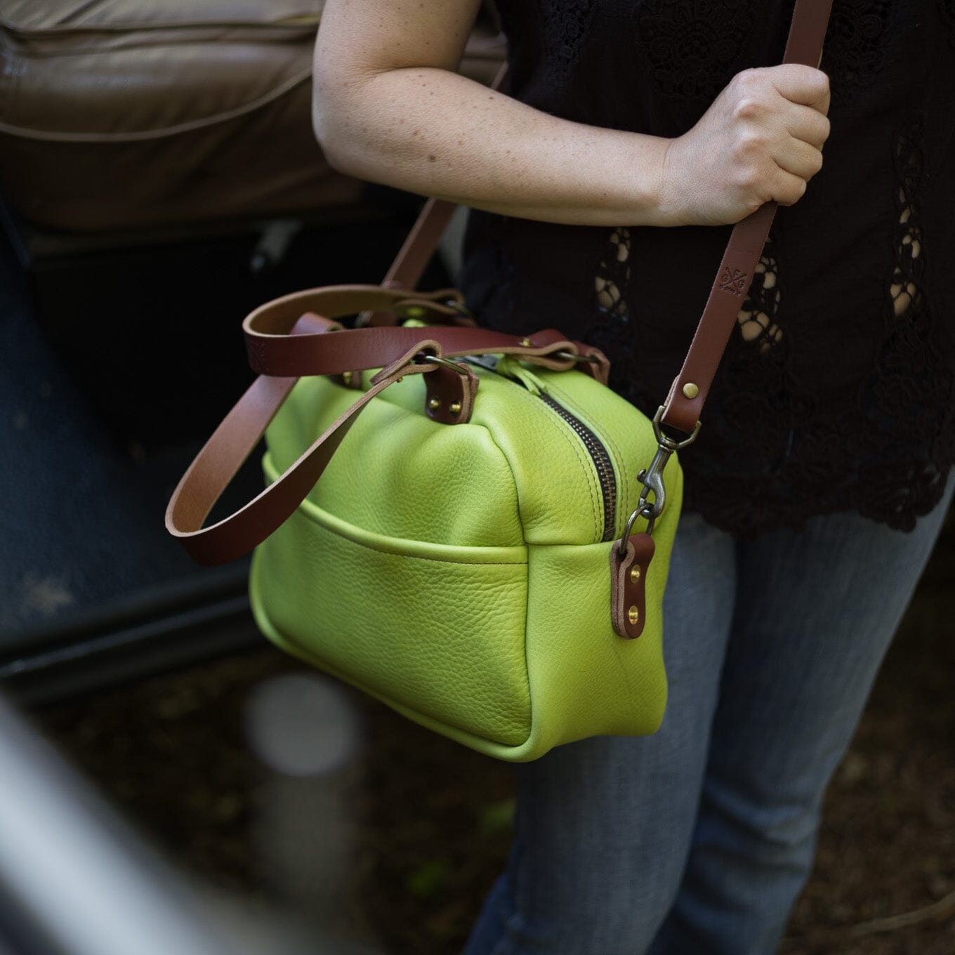 HOFFMAN LEATHER CROSSBODY BAG - LIME GREEN