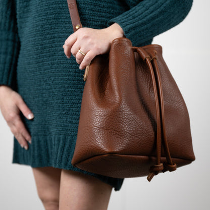 ABBY LEATHER BUCKET BAG - WHISKY BISON