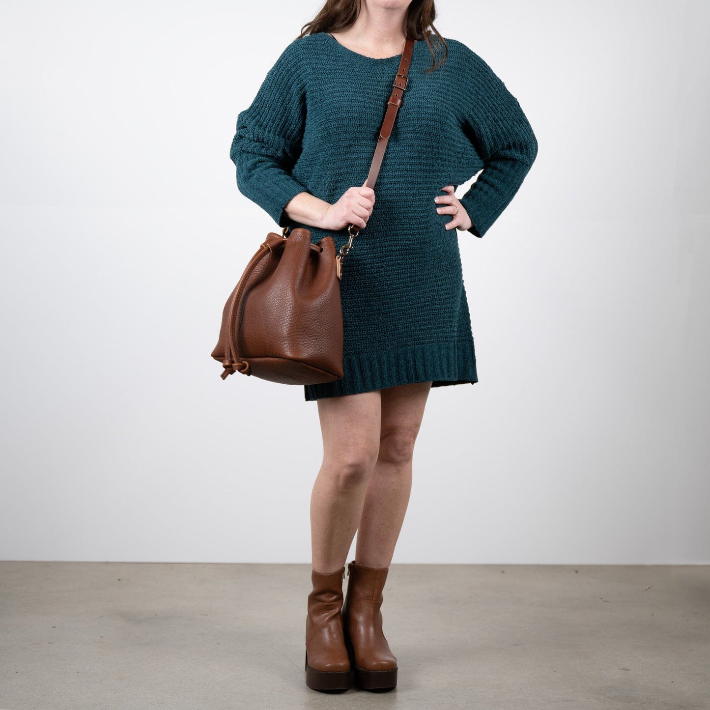 ABBY LEATHER BUCKET BAG - SADDLE