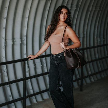 ABBY LEATHER BUCKET BAG - MOCHA