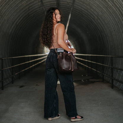 ABBY LEATHER BUCKET BAG - MOCHA