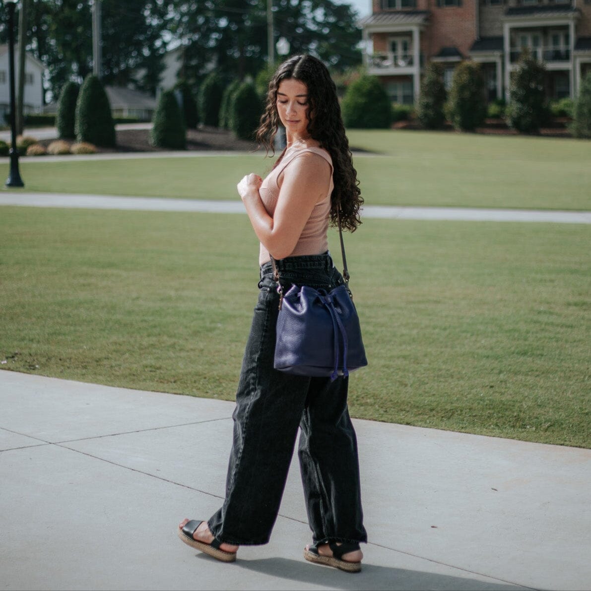 ABBY LEATHER BUCKET BAG - VIOLET
