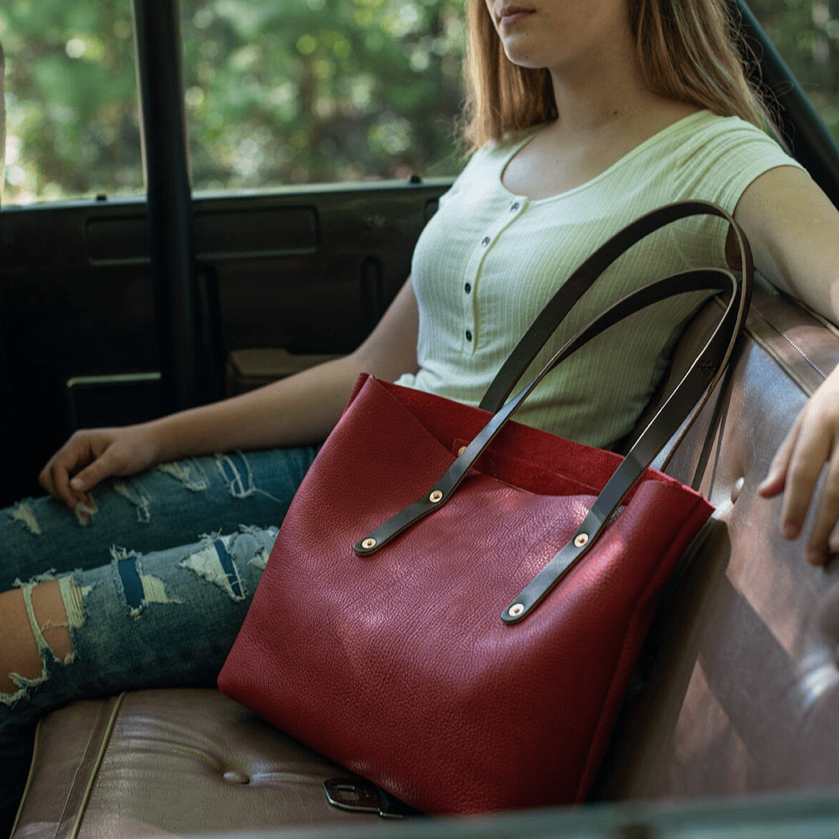 AVERY LEATHER TOTE BAG - MEDIUM - CRIMSON