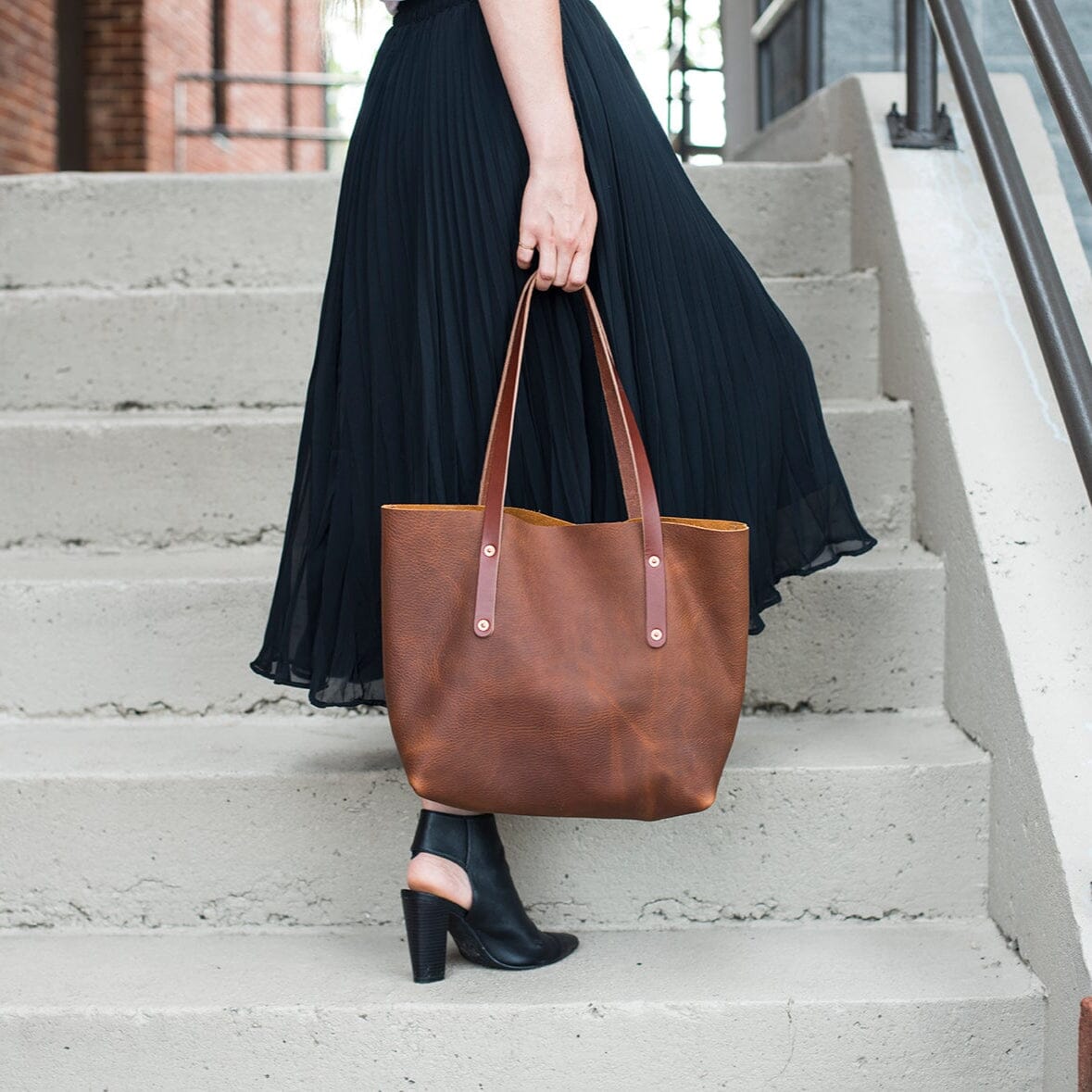 Avery  Tote