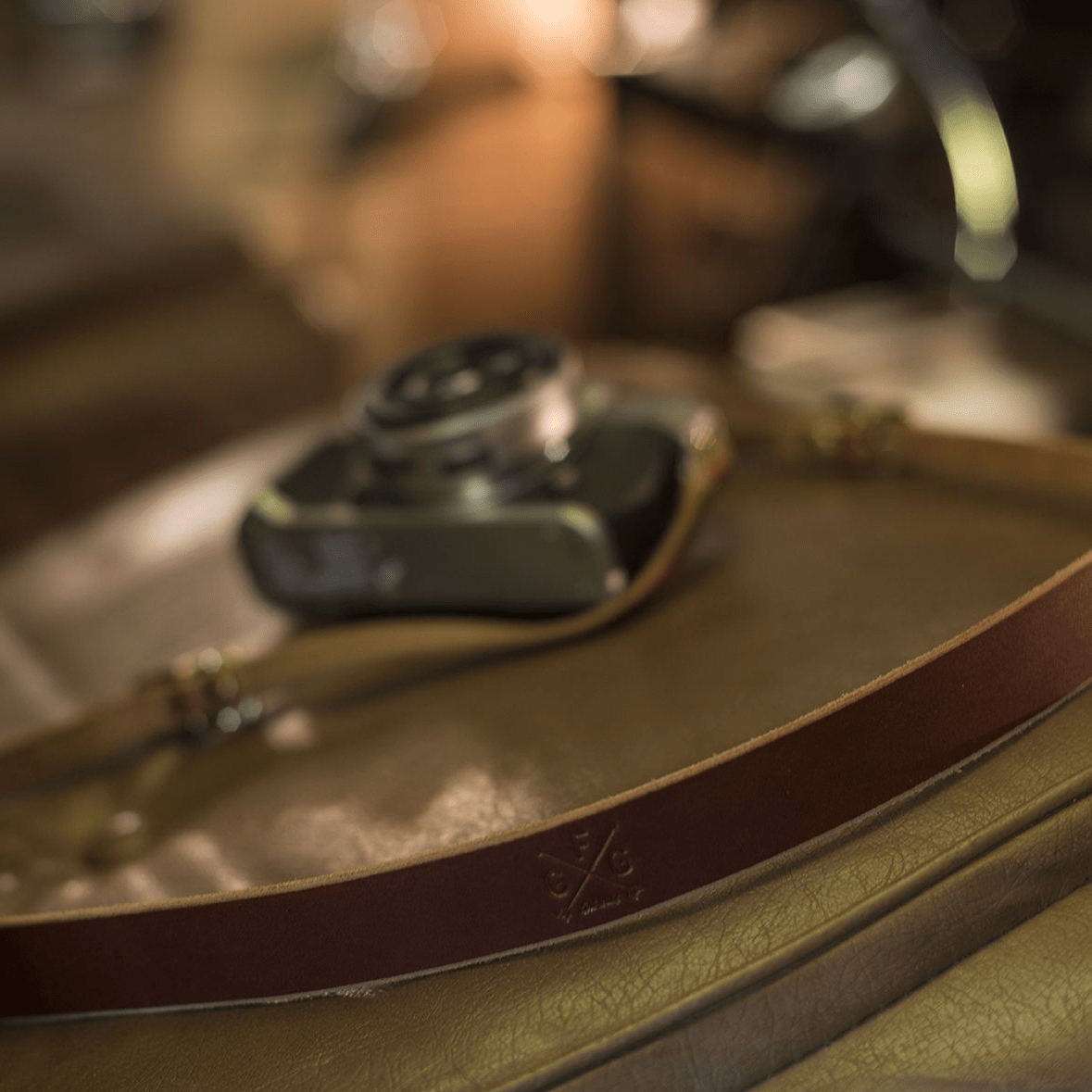 EXPLORER LEATHER CAMERA STRAP
