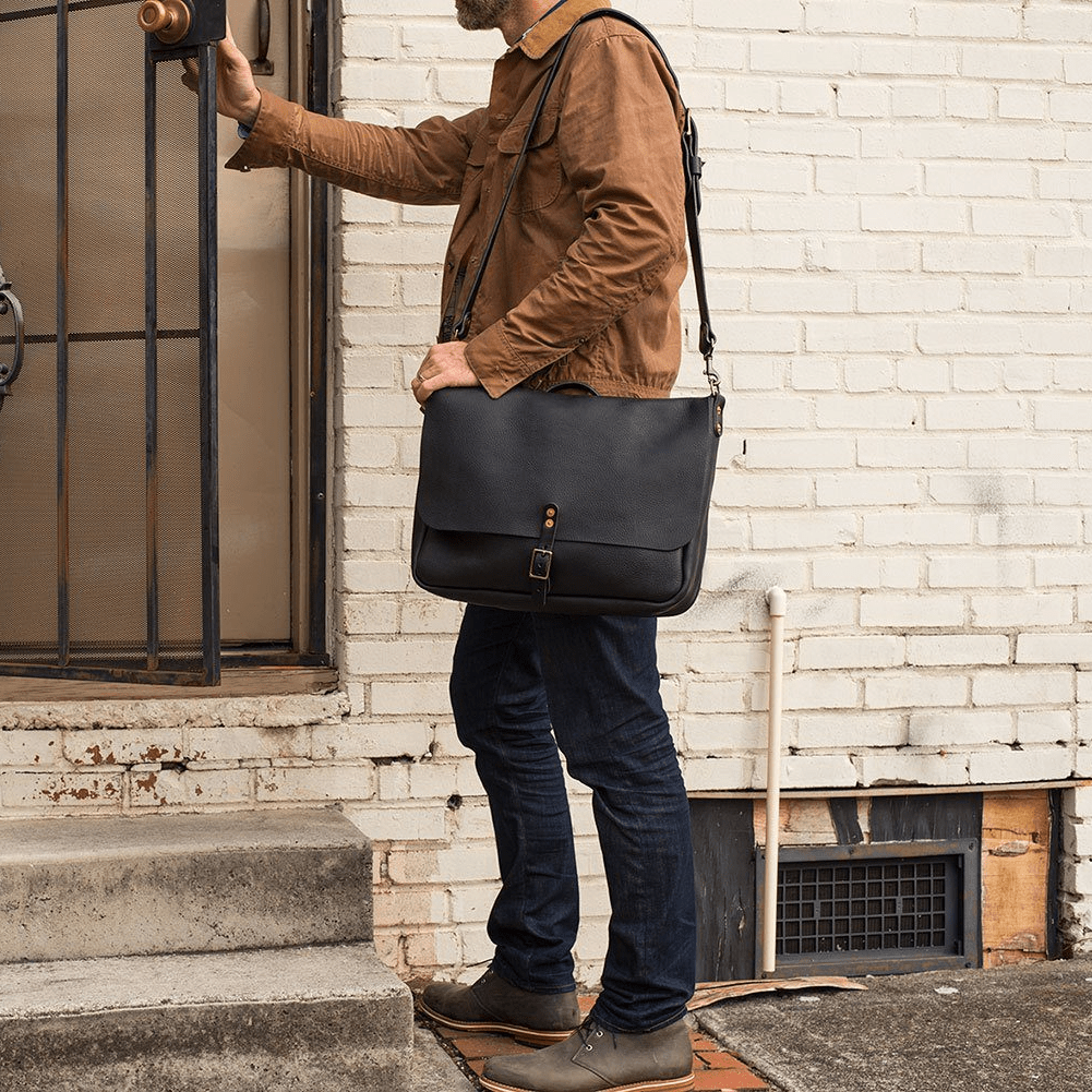 STEPHEN LEATHER MESSENGER BAG