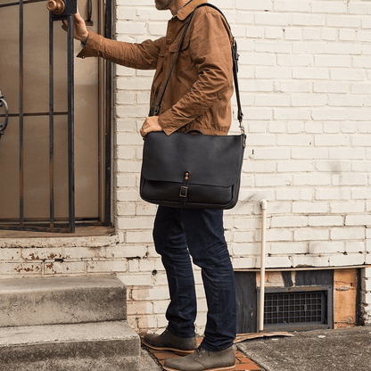 STEPHEN LEATHER MESSENGER BAG