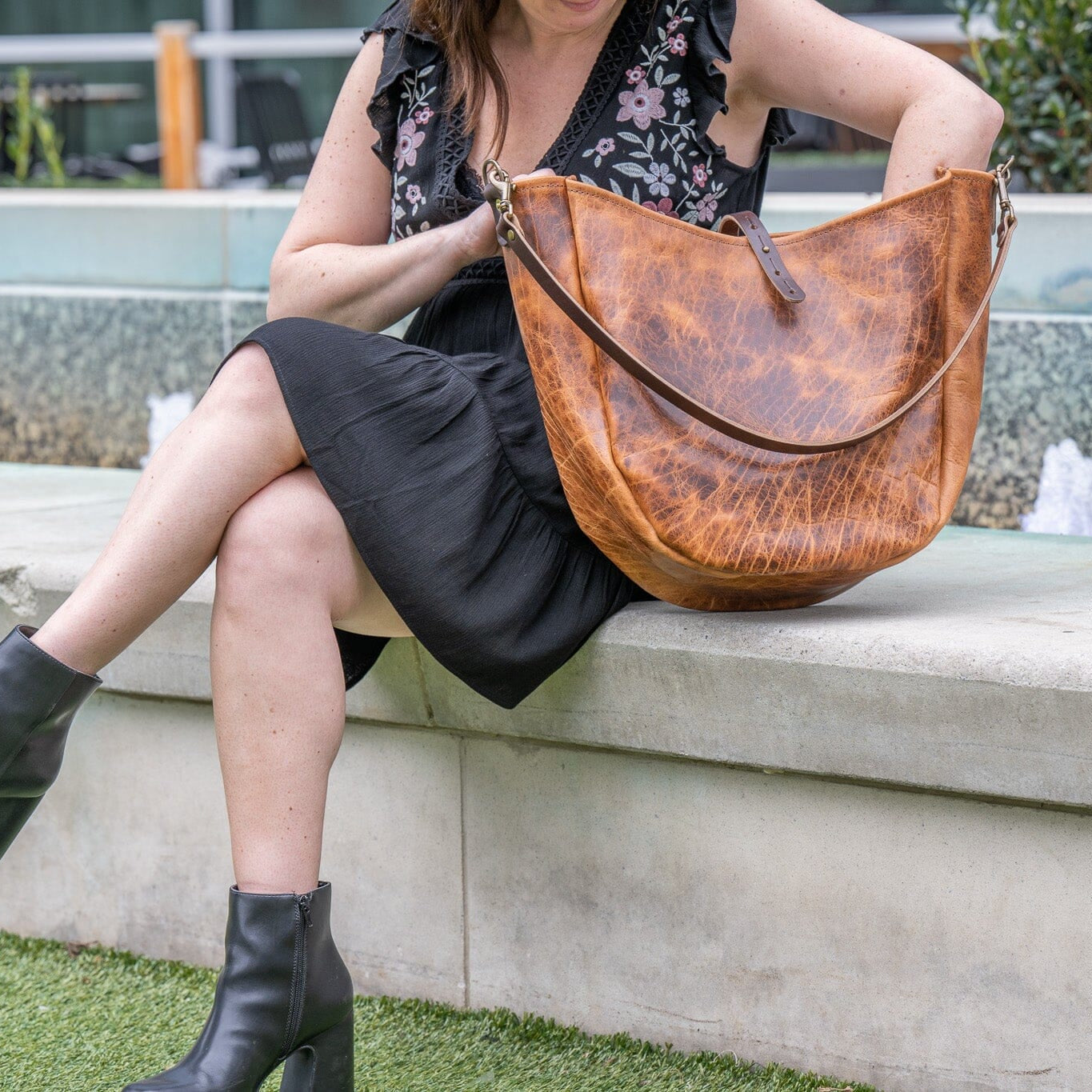 CELESTE LEATHER HOBO BAG - LARGE - PEANUT BISON