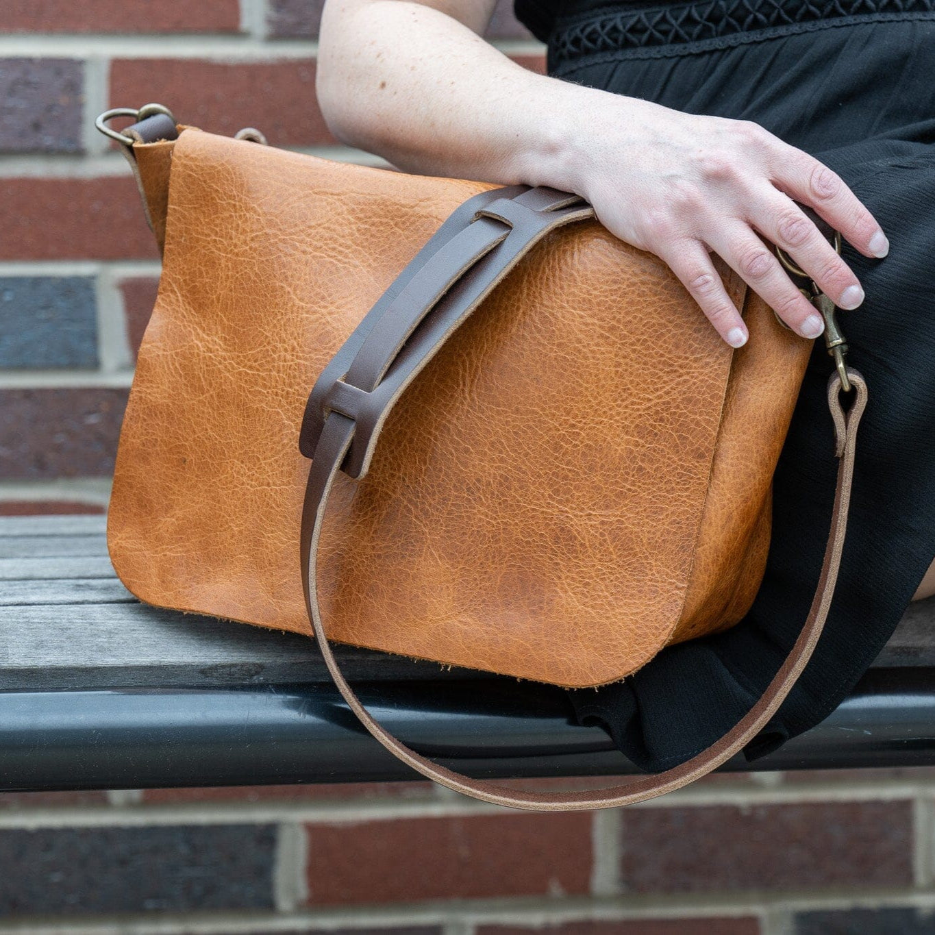 KINDLE LEATHER SATCHEL - PEANUT BISON